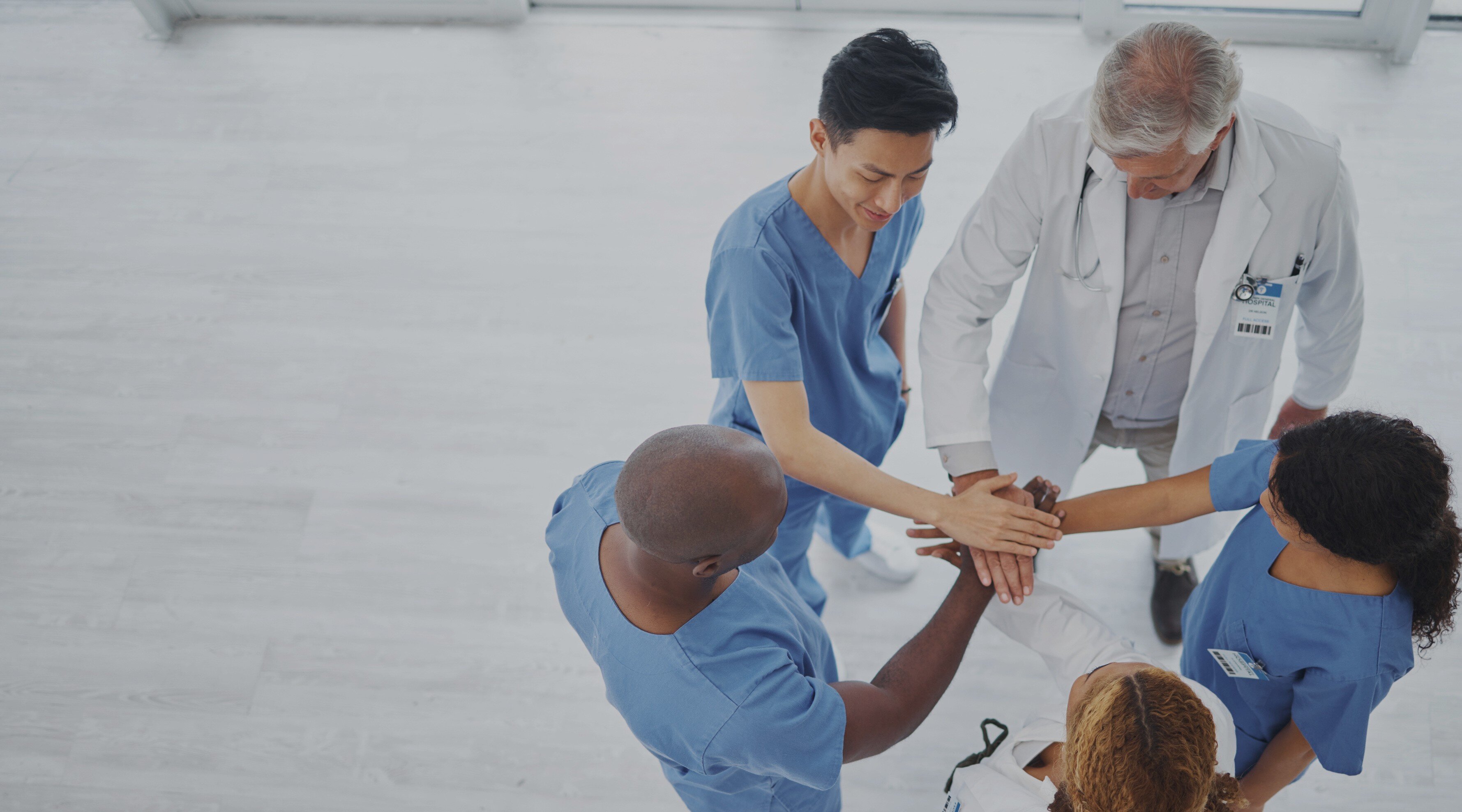 Internationale Pflegekräfte und Ärzt:innen