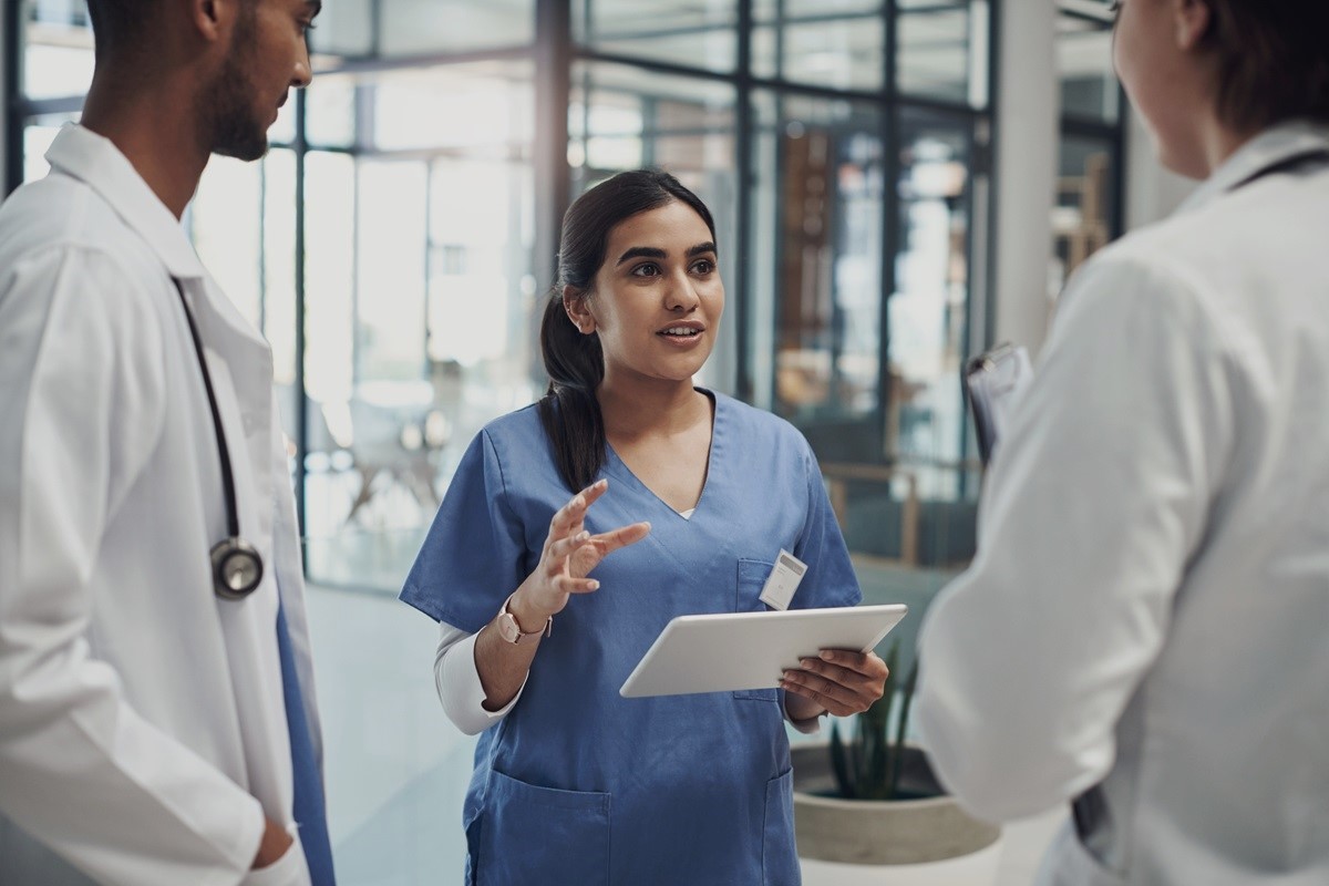 Nurse talking to two doctors