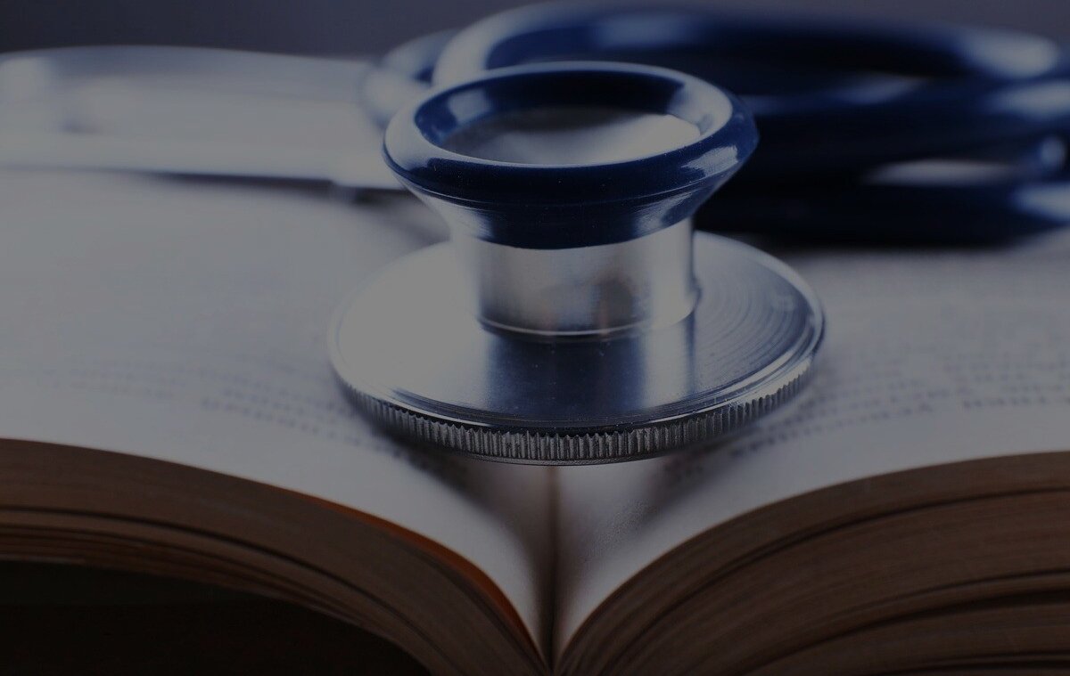 Stetoscope lying on an open book